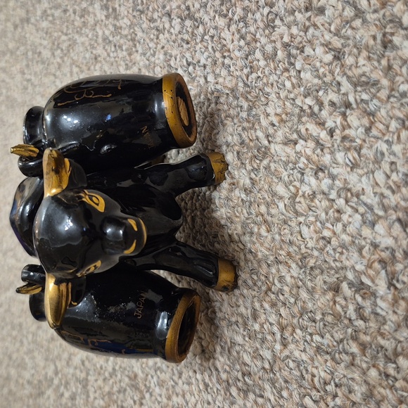 Vintage Black and Gold Ceramic Bull Figurine Salt & Pepper Shakers Made In Japan - Picture 2 of 11